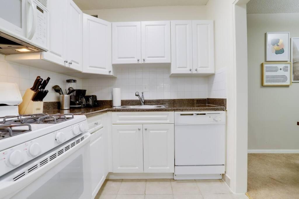 ארלינגטון Awesome 1 Bedroom Apt + Den At Crystal City With Gym מראה חיצוני תמונה