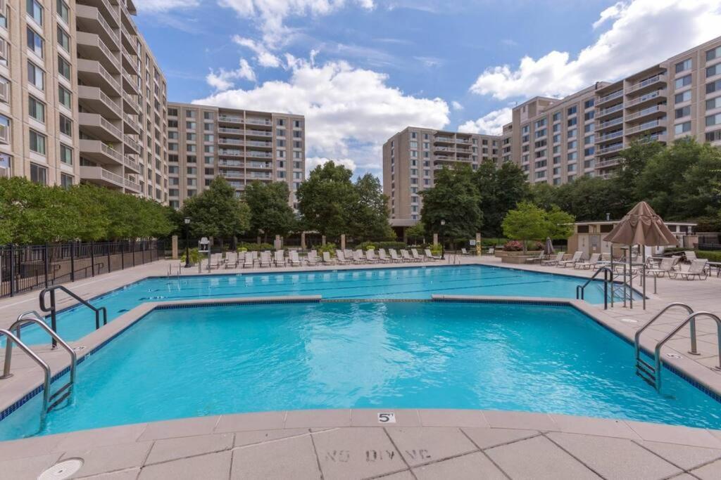 ארלינגטון Awesome 1 Bedroom Apt + Den At Crystal City With Gym מראה חיצוני תמונה