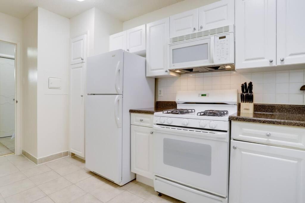 ארלינגטון Awesome 1 Bedroom Apt + Den At Crystal City With Gym מראה חיצוני תמונה